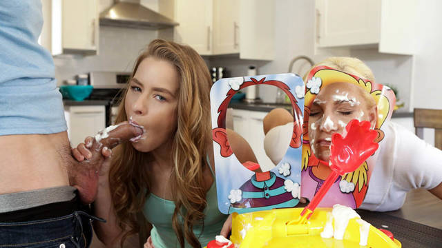 Парень трахнул свою сводную сестру во время семейного обеда