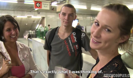 Чешские парочки трахаются в подземном переходе и меняются партнерами