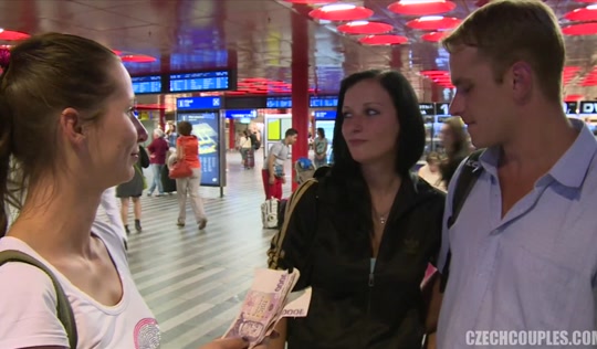 Мужику предложили трахнуть другую телку за деньги, и герой охотно согласился