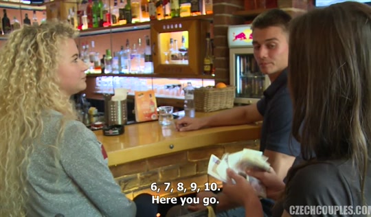 Мужик продал настоящую любовь за солидные бабки и трахнул незнакомку