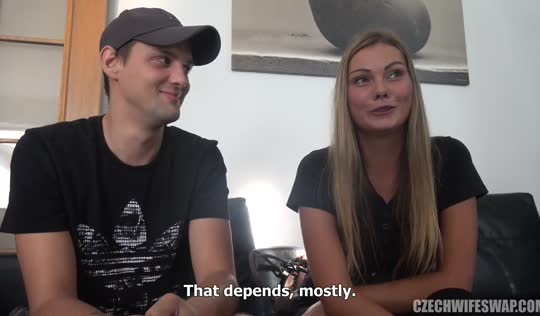 Парни решили махнуться телочками, которых сняли в баре