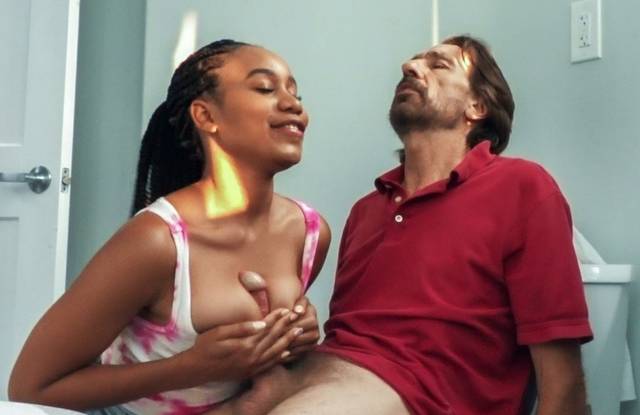 Надроченная киска падчерицы оказалась не против елдака бати