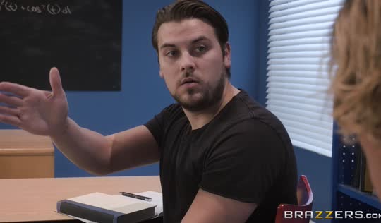 На почве секса у училки течет крыша - интим со студентом