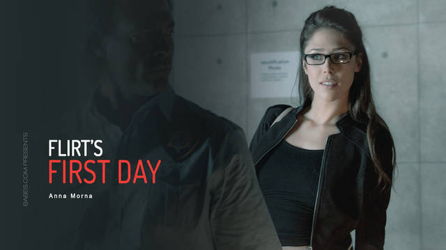 Новая сотрудница явно флиртовала с охранником и тот ее трахнул