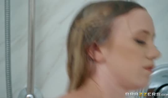 Секс красивой студентки с физруком в женской душевой