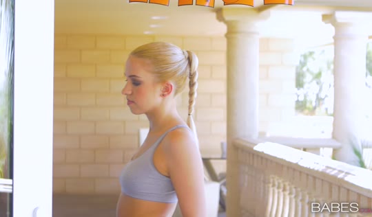 Красотка Дана и ее мама в грязной групповухе на даче