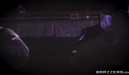 Девушки с суперспособностями разнесли бар - секс топ видео