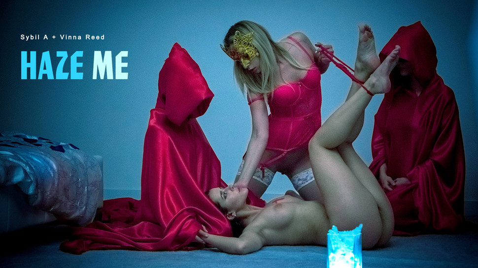 Элитный клуб извращенцев прописывает новую телочку