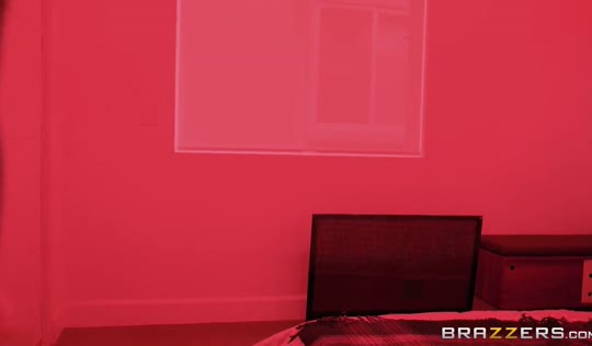 Милашке приходилось глотать сперму и папа давал деньги