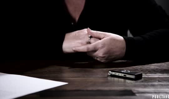 Доктор требует полный доступ к влагалищу пациентки Елены Кошки