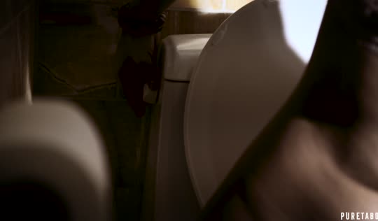 Самостоятельная девочка поехала в мегаполис и сразу была оттрахана