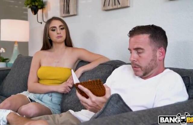 Имеет сладкую киску дочери в миссионерке и в конце сливает на лицо