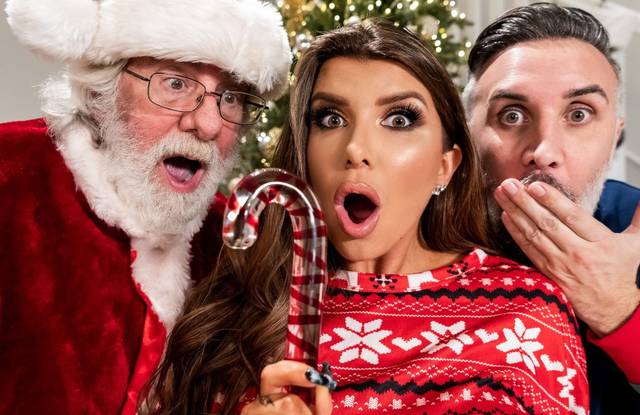 Роскошная куколка трахается с любимым накануне Рождества